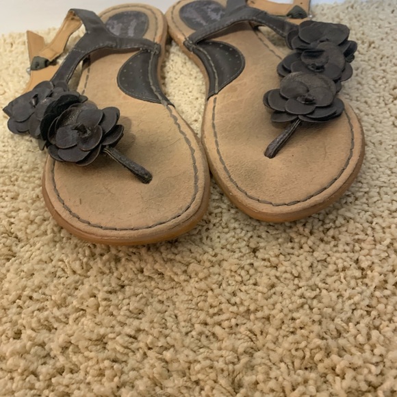 Women’s size 8.5 sandals - Picture 2 of 4